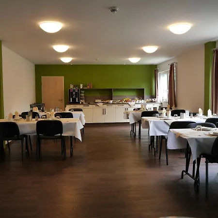 Отель Ruhrstadtarena 2*